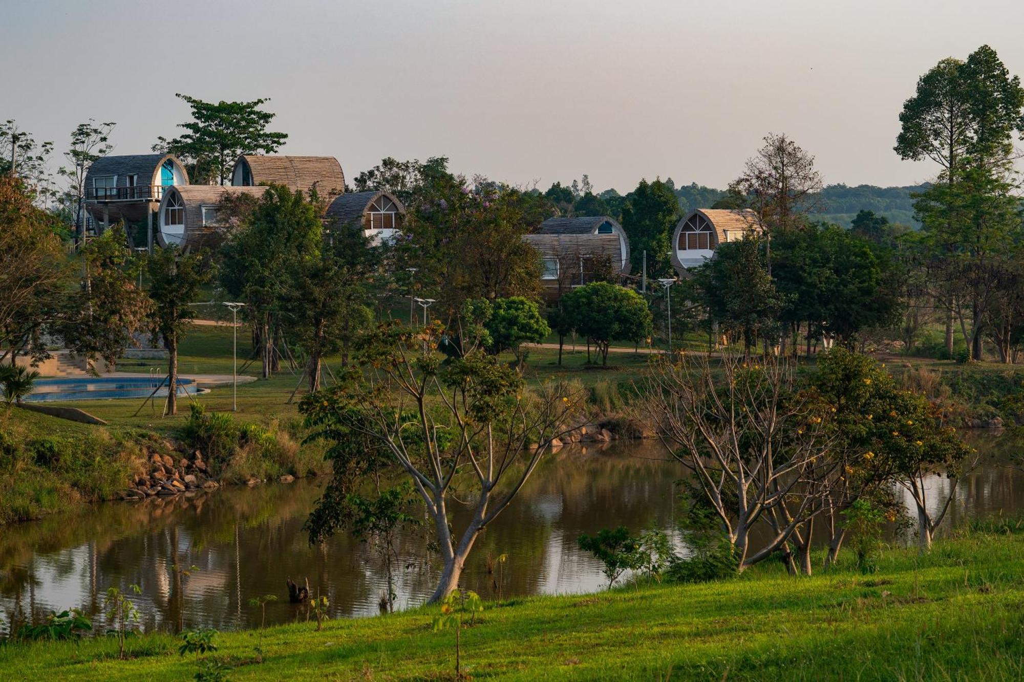 Phum Domnak Domrey Resort Chambok Ruang foto